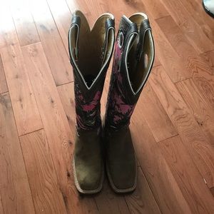 Size 7 1/2 Tall pink camp Justin Boots